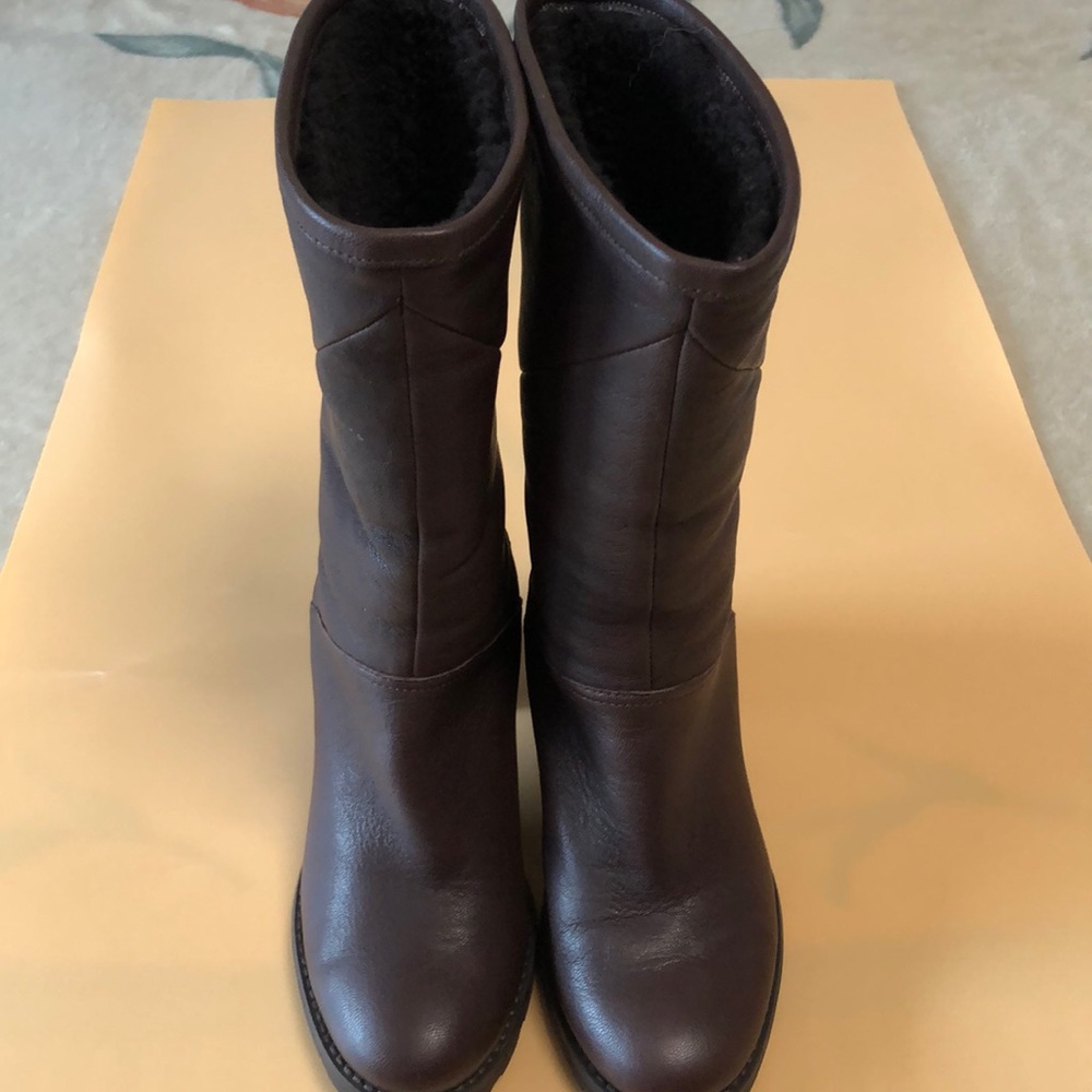 UGGS Brown Boots 6M Like New!